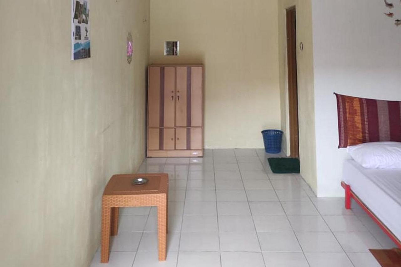 Losmen Yosi Carita Hotel Exterior foto